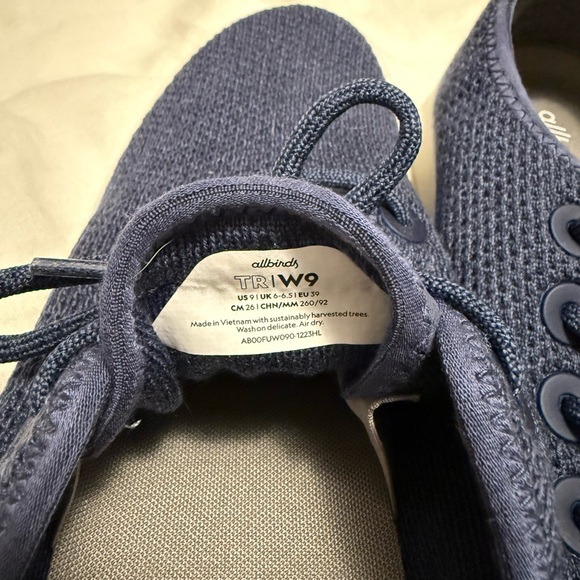NWOT Allbirds Tree Runner Sneaker in Navy - Picture 4 of 4